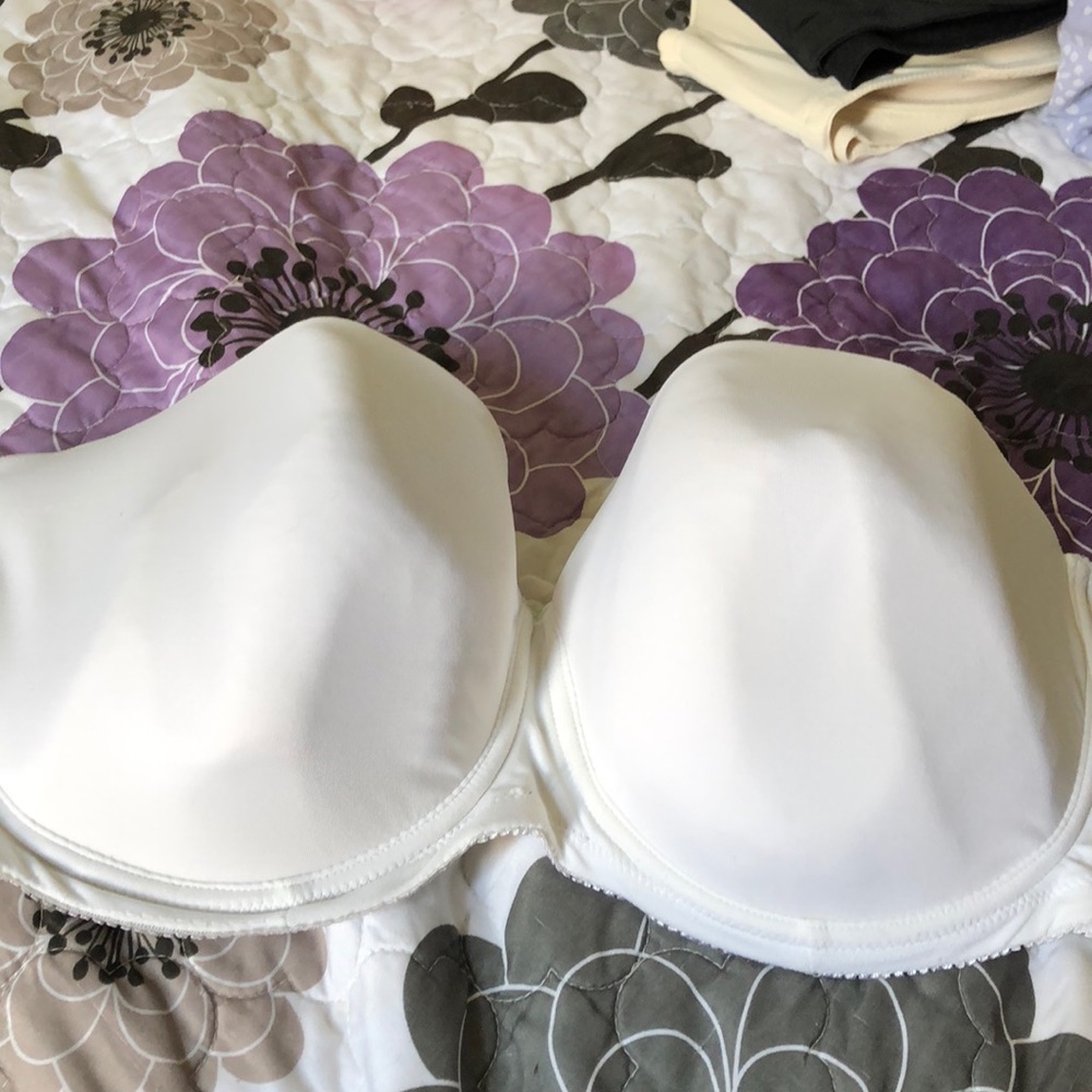 White strapless bra